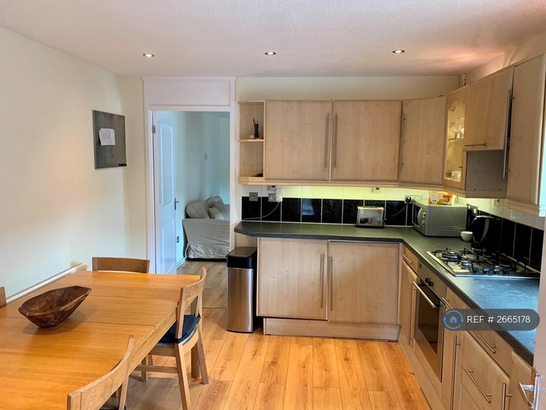 image for 3 bedroom house in Garnet Street, London, E1W (3 bed) (#2665178)