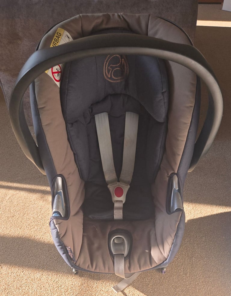 Cybex platinum baby car seat with aton Q isofix base.  For 0 to 13kg