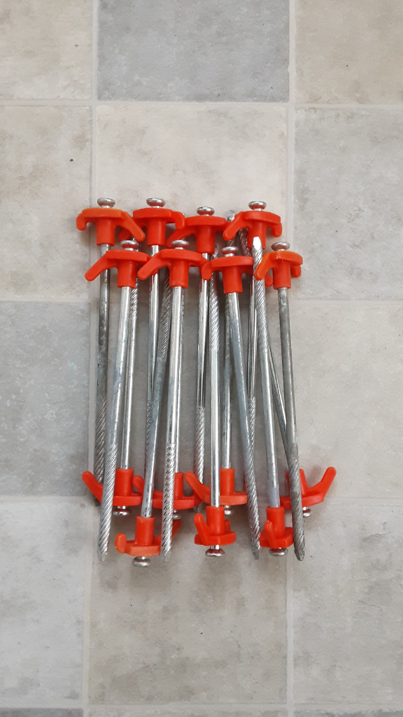 image for 15 Heavy Duty Steel Rock Pegs