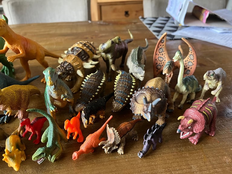 40 dinosaur toys 