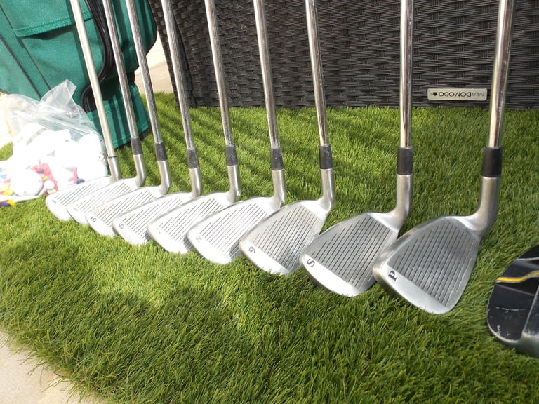 Mens Right Handed Knight Tour Series Golf Club Set + Bag, Balls and Tees