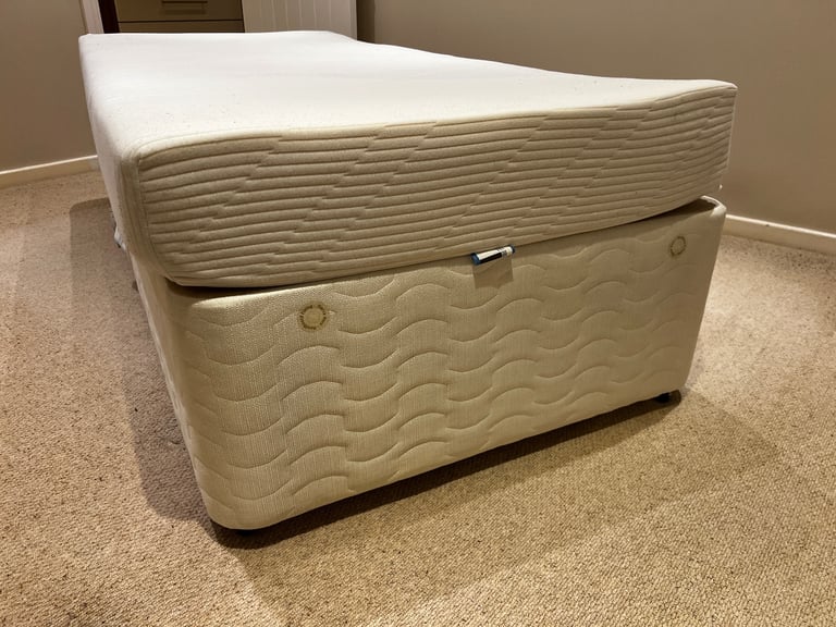 Single divan bed complete with 2 drawers with excellent memory foam mattress