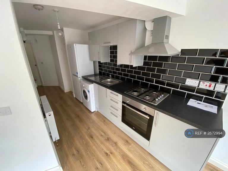image for 1 bedroom flat in Carlton Parade, Orpington, BR6 (1 bed) (#2672994)