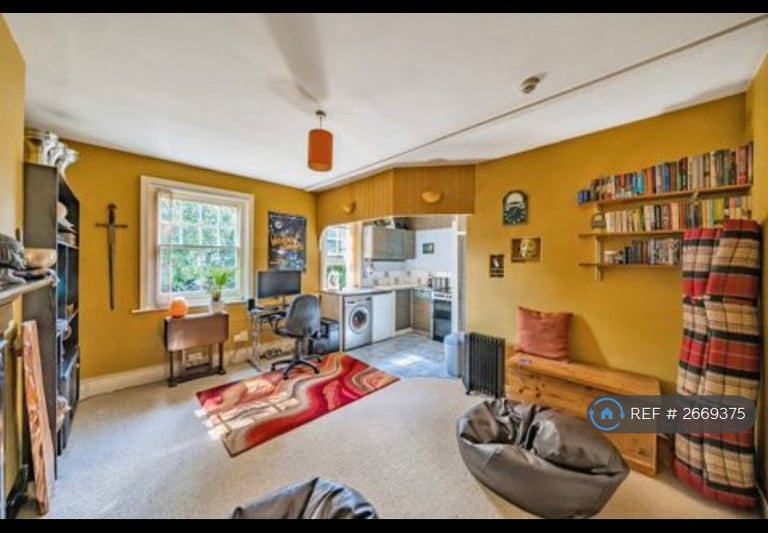 Studio flat in York Road, Guildford, GU1 (#2669375)