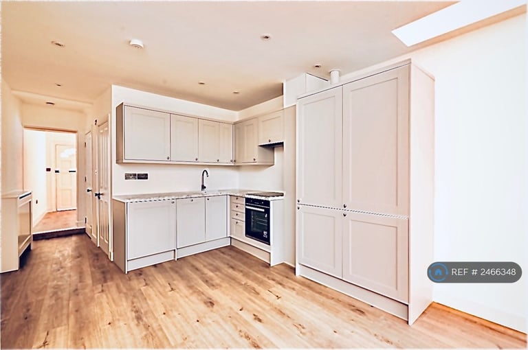 4 bedroom house in Edward Street, Dunstable, LU6 (4 bed) (#2466348)