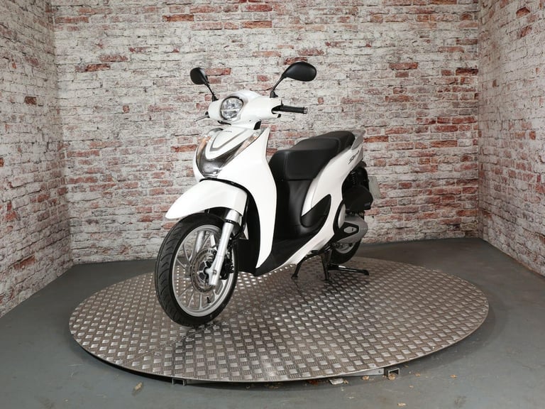 HONDA SH MODE 125 - 2023 Petrol Automatic in White