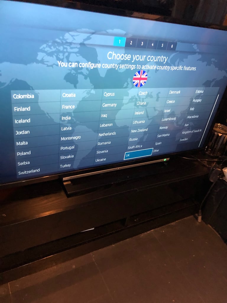 Toshiba 43 inch smart TV w/ remote 