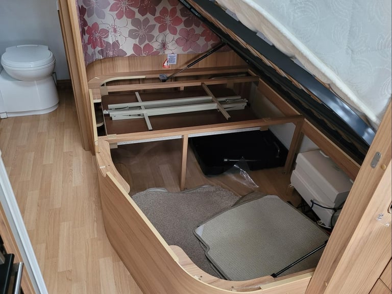 Bailey Unicorn Valencia 2014 Single Axle 4 Berth - Fixed Bed, Motor Mover, ATC