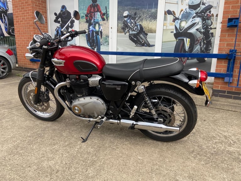 TRIUMPH BONNEVILLE T100, IMMACULATE ! 