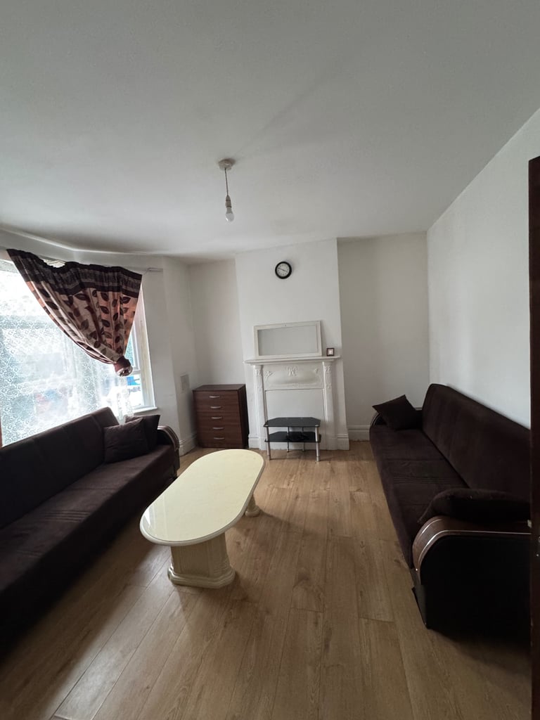 2 bedroom flat available in barking 