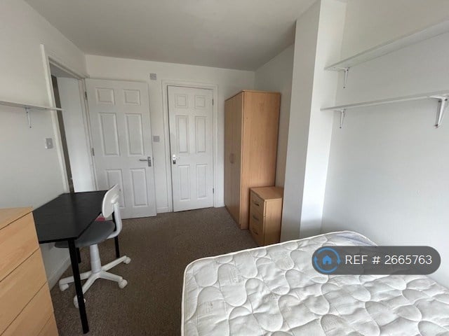 6 bedroom house in Weyside Road, Guildford, GU1 (6 bed) (#2665763)