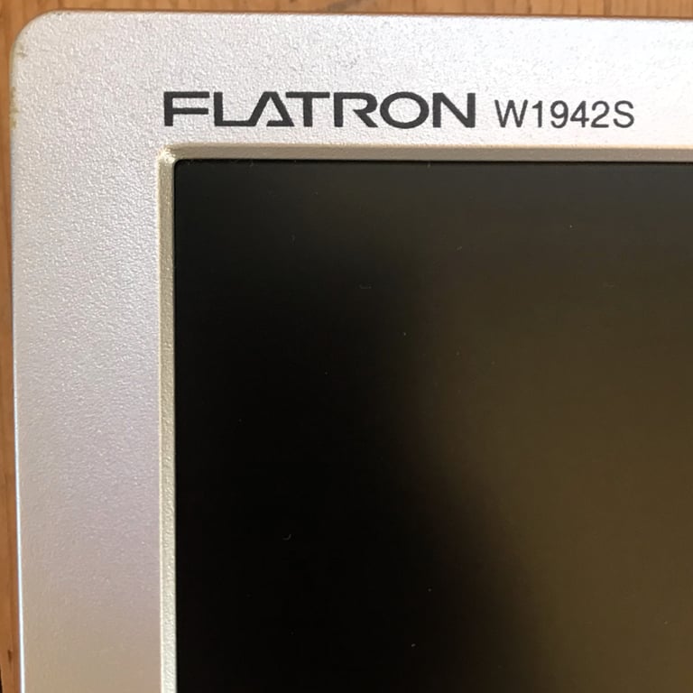 LG Flatron colour LCD 19 inch monitor, with stand & serial lead. No power lead. UNTESTED. £20 ovno