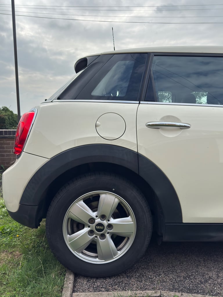 Mini Cooper Hatchback 2015 Manual 5 doors