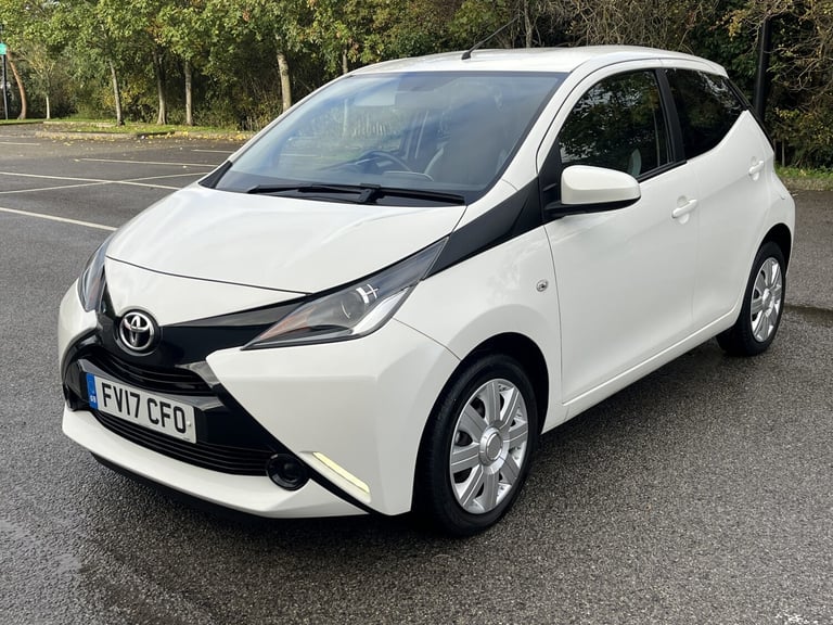 image for TOYOTA AYGO 1.0 VVT-i x-play 2017