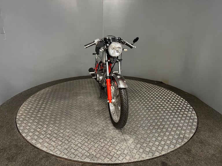 Honda Dream 50 Cafe Racer 