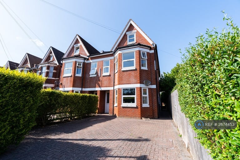 4 bedroom flat in Landguard Road, Southampton, SO15 (4 bed) (#2674453)