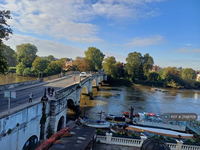 1 bedroom flat in Tower House, Richmond, TW9 (1 bed) (#2586709)