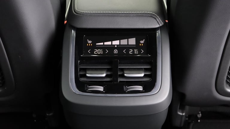  Volvo XC60 B5 (P) AWD Plus Black Edition (Harman Kardon Sound, 360 Camera, BLIS) Petrol/Electric...