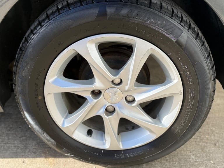 2015 Peugeot 208 1.2 VTi PureTech Active Euro 6 5dr HATCHBACK Petrol Manual