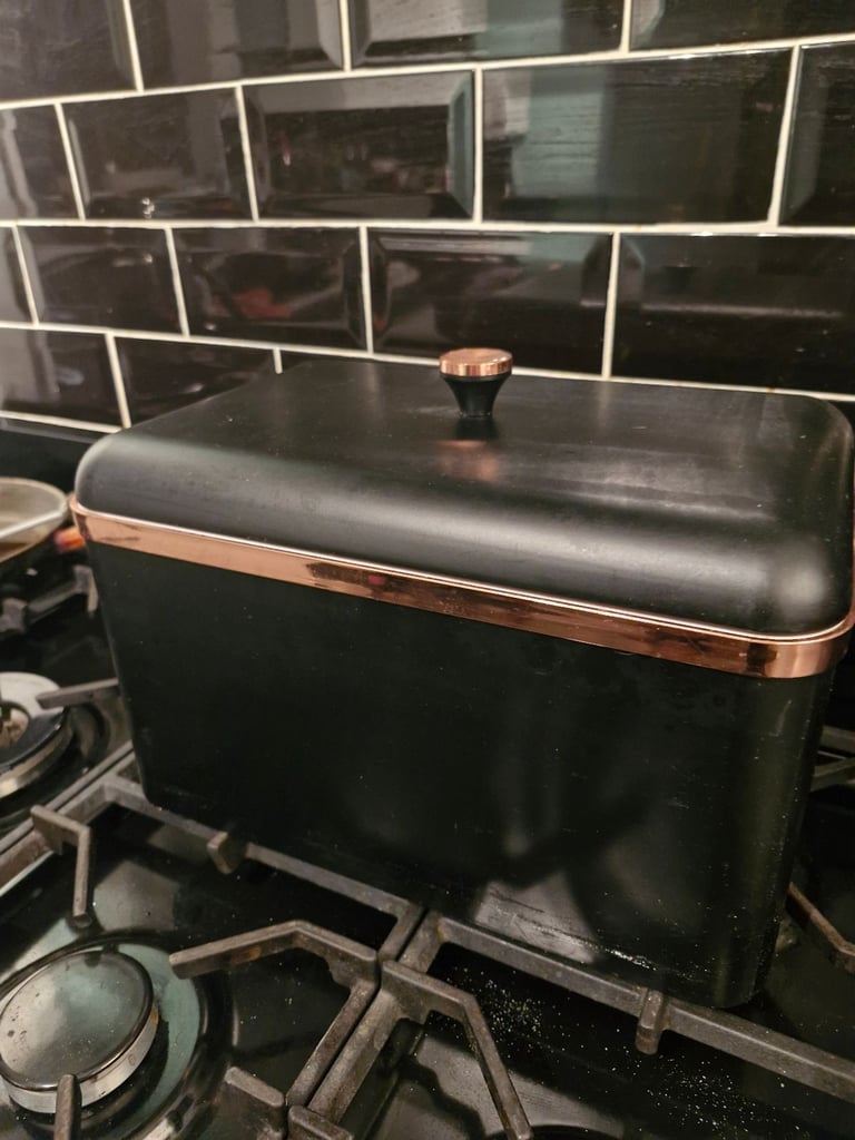 Bread bin