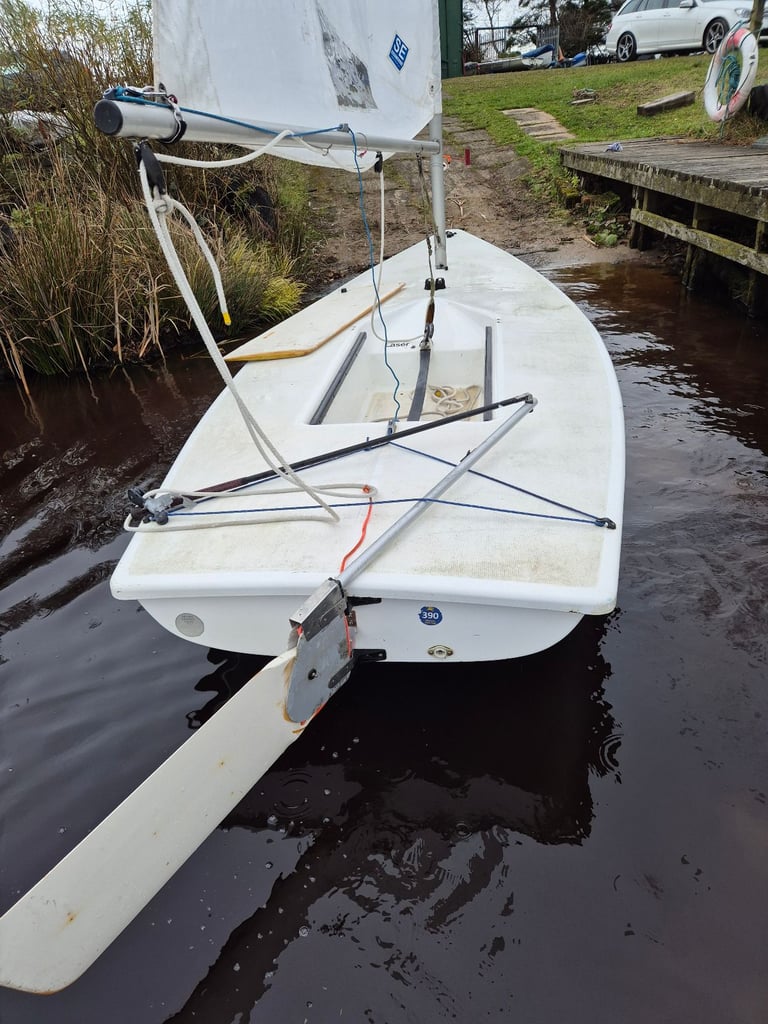 Laser sailing dinghy with combi road trailer