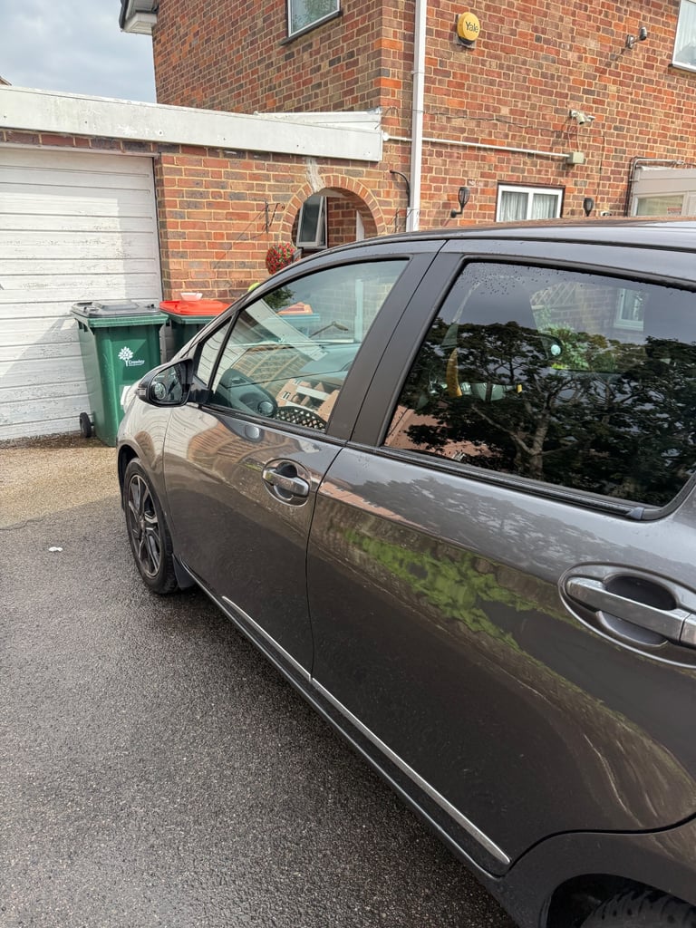 Toyota, YARIS, Hatchback, 2015, Manual, 1329 (cc), 5 doors