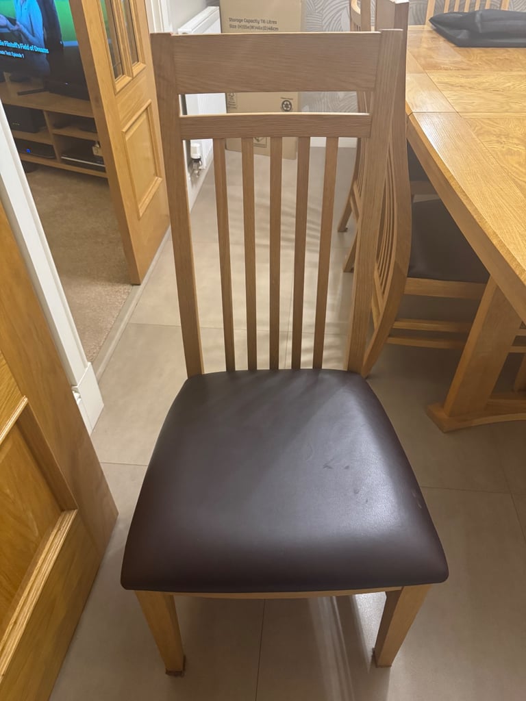 Extending Oak Dining Table with 8 matching chairs