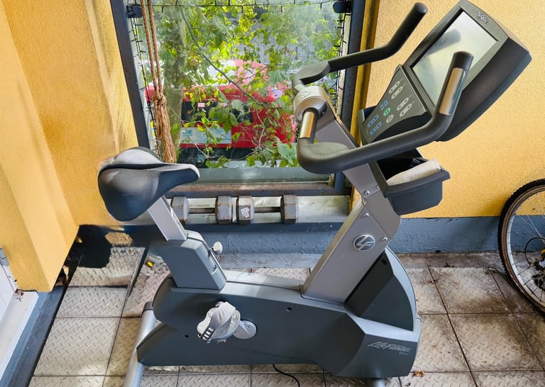 image for 2008 Life Fitness Lifecycle 95CE Upright Exercise Bike - Commercial Grade! Power Up Your Home Gym! 