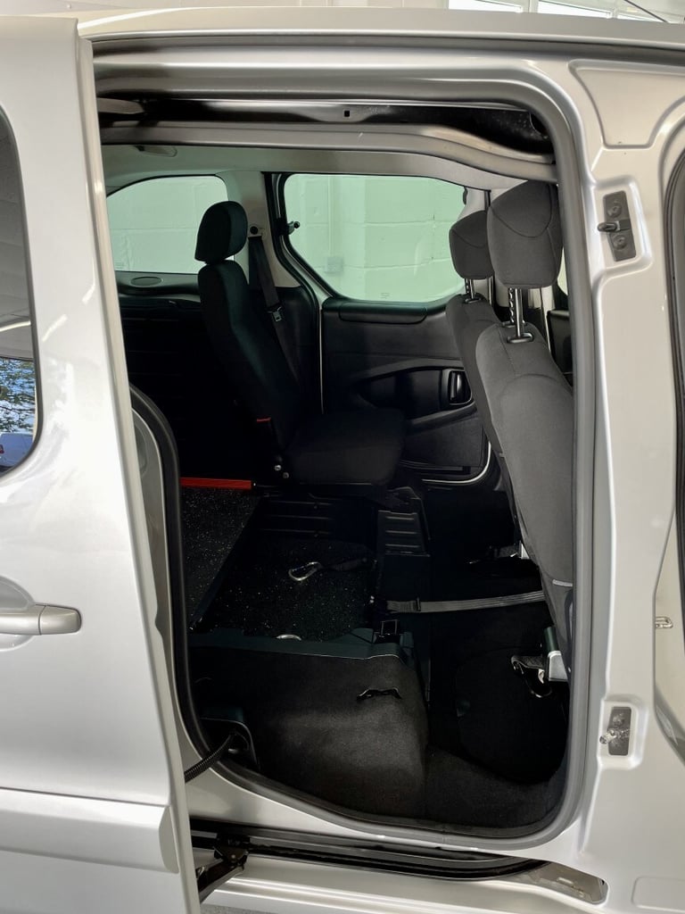 PEUGEOT PARTNER TEPEE 1.6 BlueHDi Allure WAV wheelchair accessible vehicle 2018