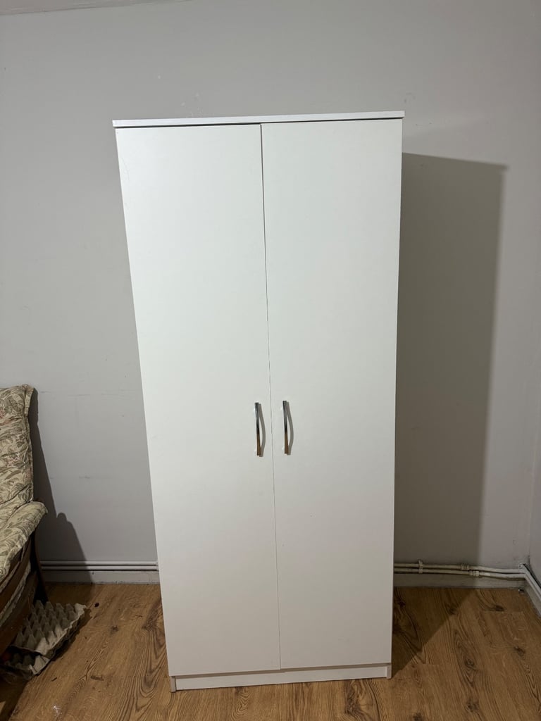 image for Free delivery 2 door wardrobe 