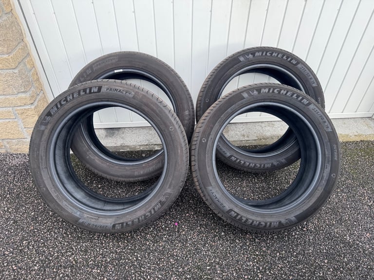 image for Michelin Primacy 4s Tyres 235/50R19