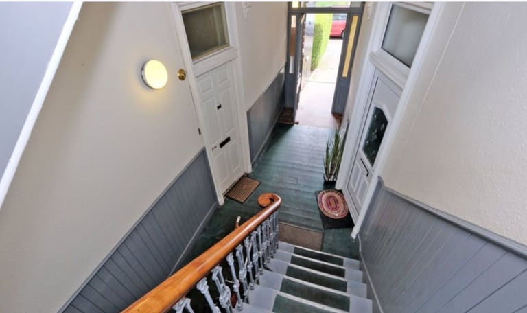 Bright and airy 2 bedroom modern furnished flat great location