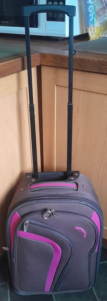 image for Chicane pink & black cabin size expandable suitcase 50x20x34cm retractable handle