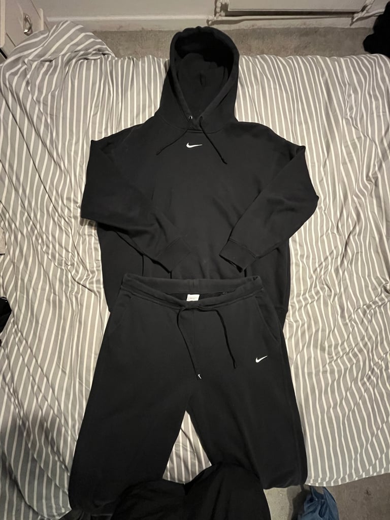 image for Nike hoodie & joggers 