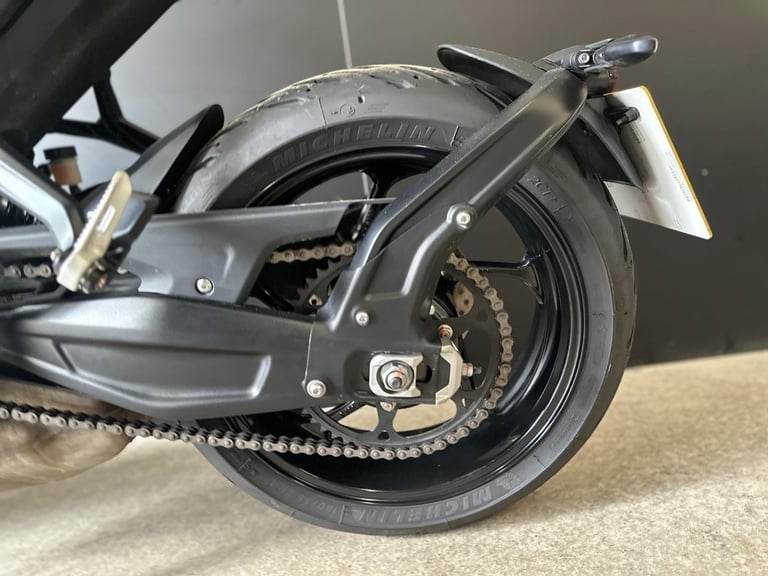 STUNNING ONE OWNER 2024/24 TRIUMPH TRIDENT 660 MOTORCYCLE