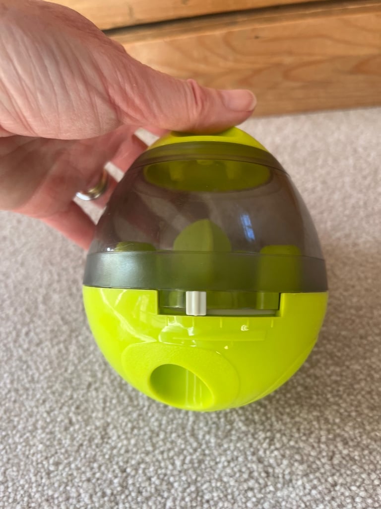 Slow pet feeder non slip bowl Pet Treat Dispenser 