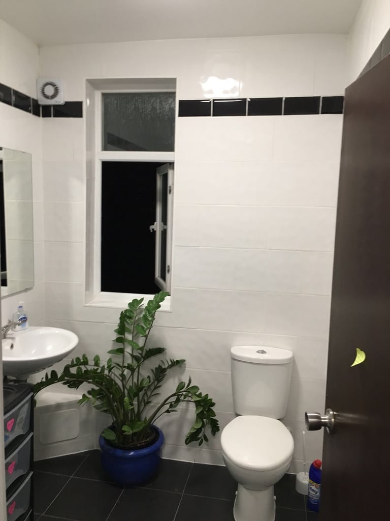 SMALL SINGLE ROOM IN CLEAN AND QUIET HOUSE, 4 MIN WALK TOTTENHAM TUBE, WIFI