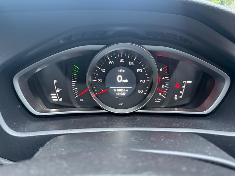 Volvo, V40, Hatchback, 2014, Semi-Auto, 1560 (cc), 5 doors