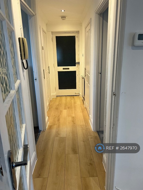 1 bedroom flat in Shepeshalls, Basildon, SS15 (1 bed) (#2647970)