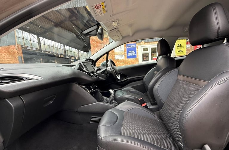 2015 Peugeot 208 1.2 VTi PureTech Allure Euro 5 3dr Petrol