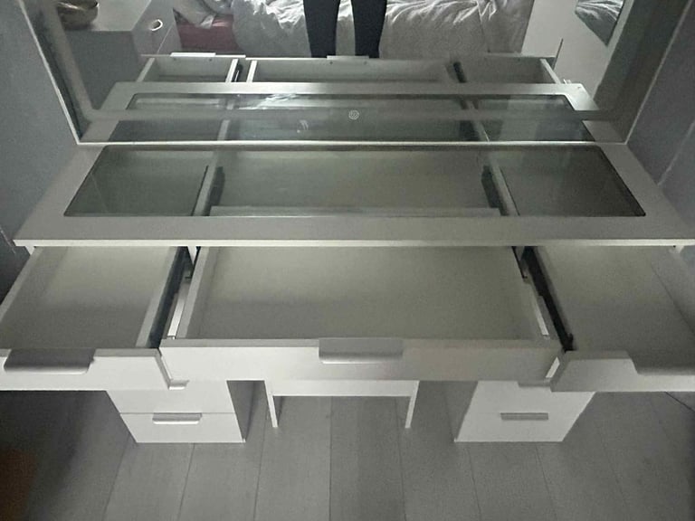 Dressing table 