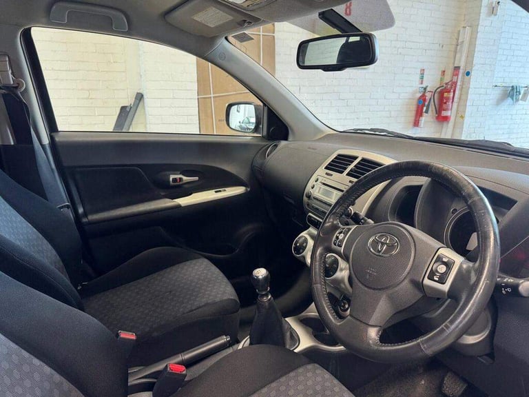 Toyota, URBANCRUISER, Hatchback, 2009, Manual, 1329 (cc), 5 doors