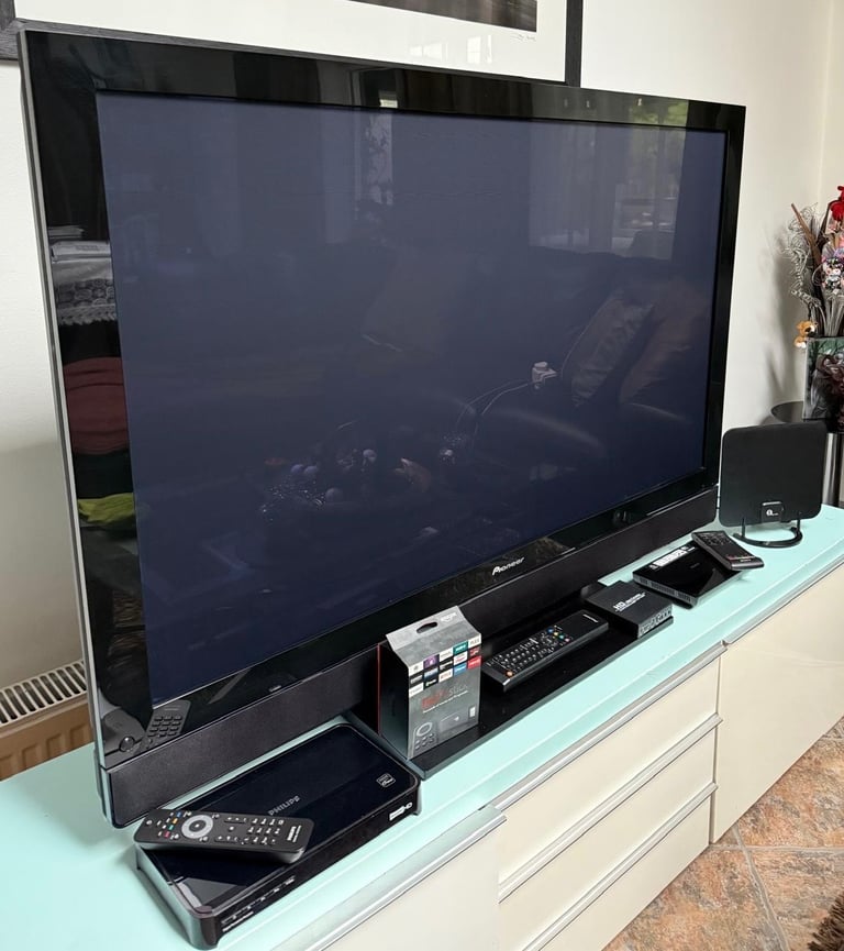 Pioneer 50in HD Ready Plasma TV Package with accessories in immaculate condition 