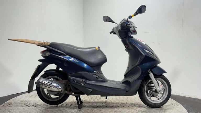 Piaggio Fly 2014 26k running project scooter spares or repair 125cc