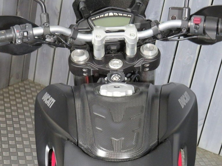 2013 63 DUCATI HYPERMOTARD 821