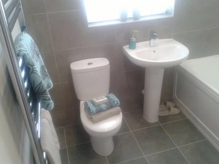 Double en-suite room to rent in Huthwaite