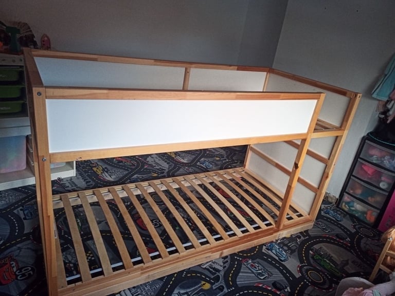 KURA reversible bed