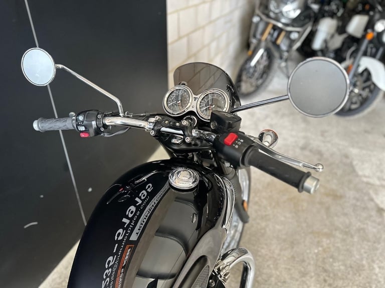 STUNNING LOW MILEAGE 2020/20 TRIUMPH BONNEVILLE T100 MOTORCYCLE