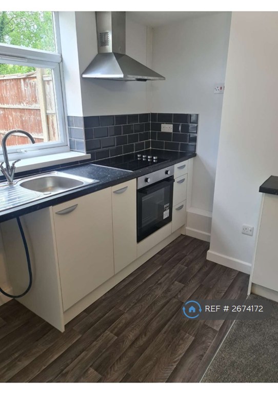 1 bedroom flat in Station Road, Ilkeston, DE7 (1 bed) (#2674172)
