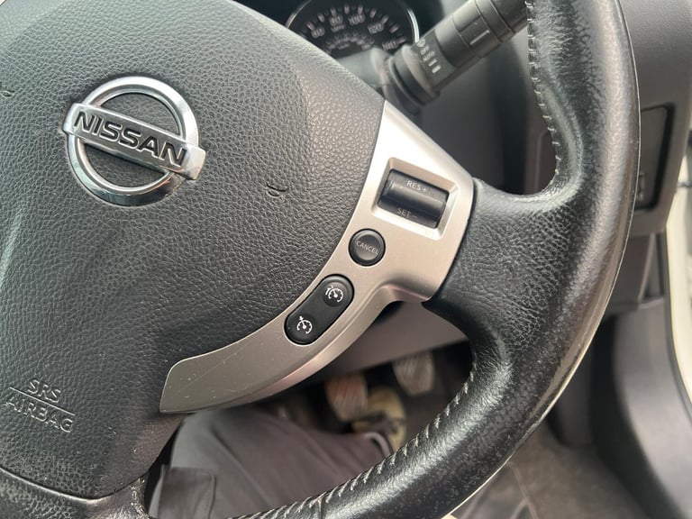 Nissan Qashqai 1.6 Acenta 2WD Euro 5 (s/s) 5dr Petrol Manual - Image 19